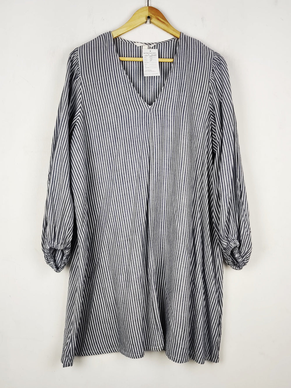 Buy online pre-used pre-loved 100% authentic & Original branded H&M (SWT-8785) available in Pakistan. Top international brands avilable.