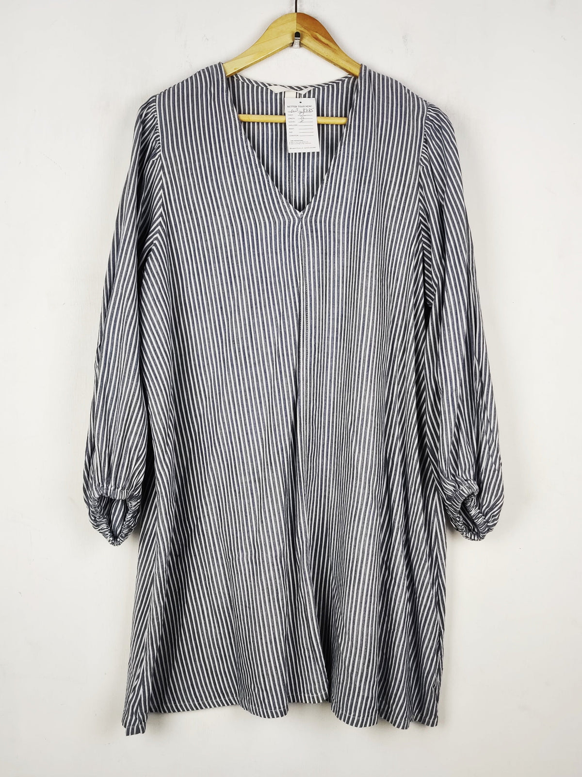 Buy online pre-used pre-loved 100% authentic & Original branded H&M (SWT-8785) available in Pakistan. Top international brands avilable.