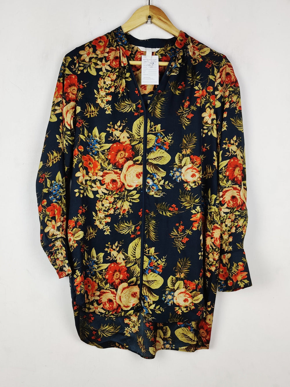 Buy online pre-used pre-loved 100% authentic & Original branded H&M (SWT-8790) available in Pakistan. Top international brands avilable.