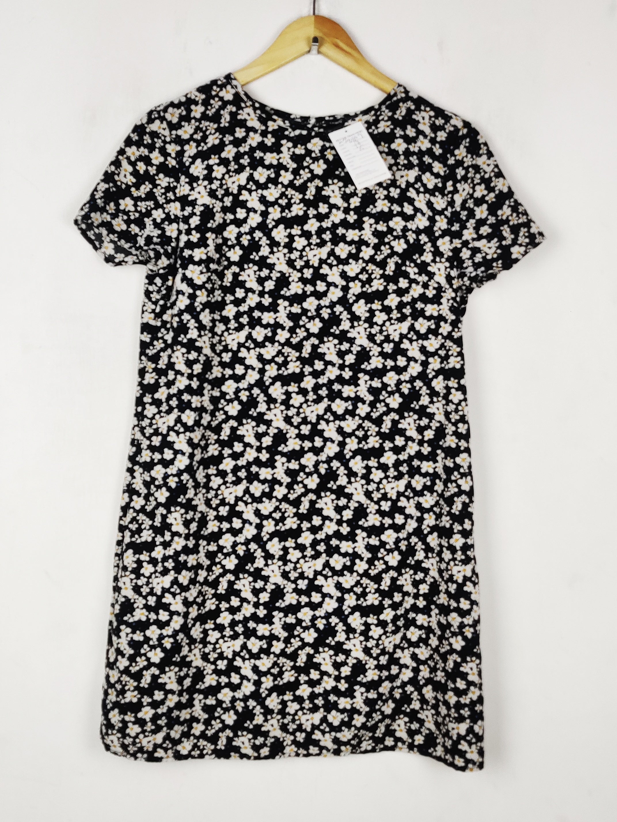 Buy online pre-used pre-loved 100% authentic & Original branded Shein (SWT-8807) available in Pakistan. Top international brands avilable.