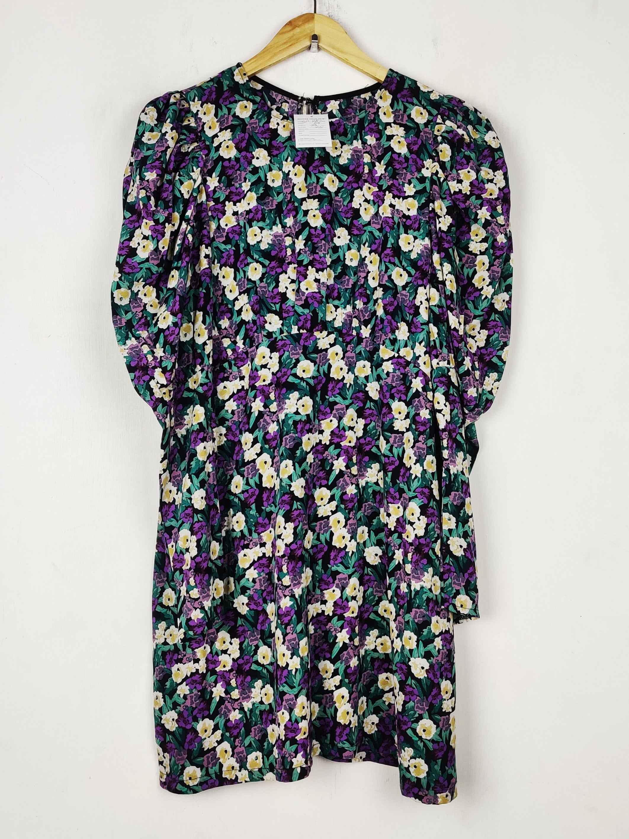 Buy online pre-used pre-loved 100% authentic & Original branded Unknown Brand (SWT-8830) available in Pakistan. Top international brands avilable.