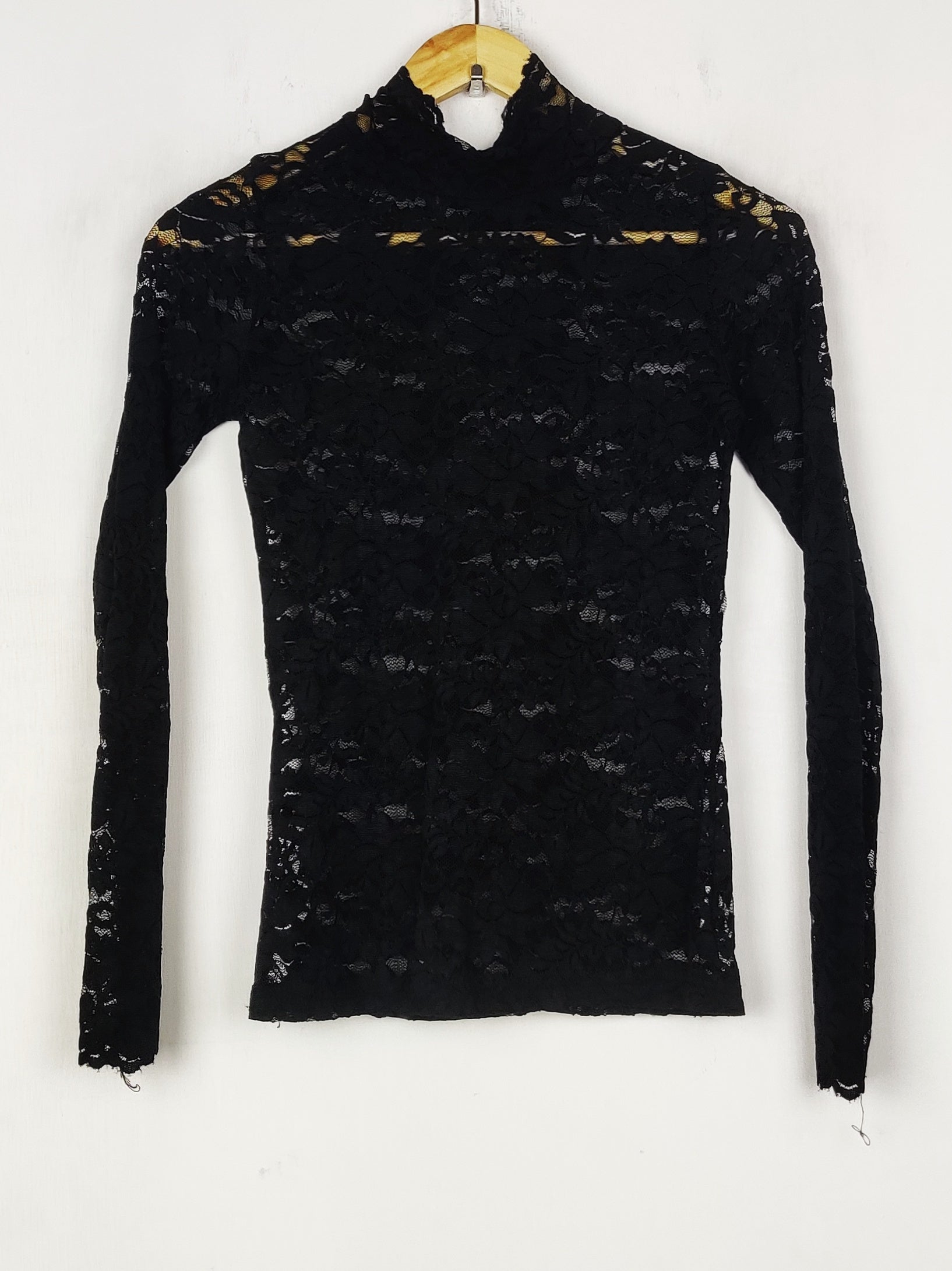 Buy online pre-used pre-loved 100% authentic & Original branded Unknown Brand (SWT-8840) available in Pakistan. Top international brands avilable.