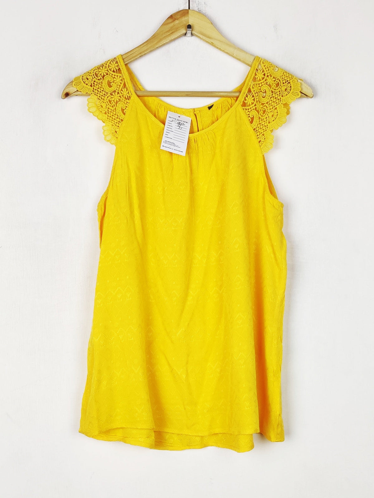 Buy online pre-used pre-loved 100% authentic & Original branded Unknown Brand (SWT-8866) available in Pakistan. Top international brands avilable.