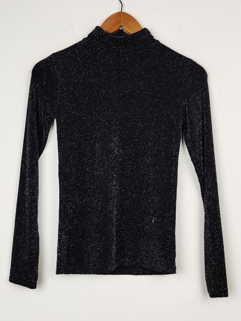 Buy online pre-used pre-loved 100% authentic & Original branded Unknown Brand (SWT-887) available in Pakistan. Top international brands avilable.