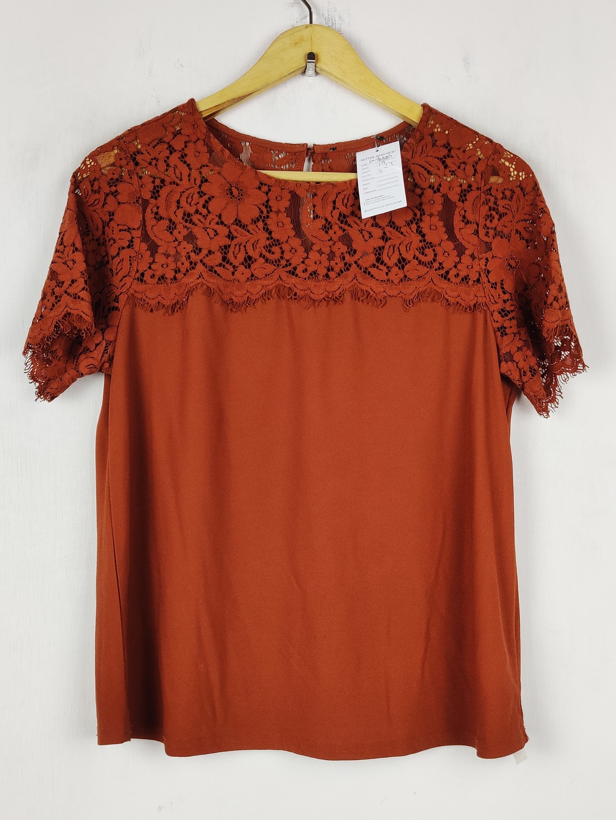 Buy online pre-used pre-loved 100% authentic & Original branded Unknown Brand (SWT-8885) available in Pakistan. Top international brands avilable.