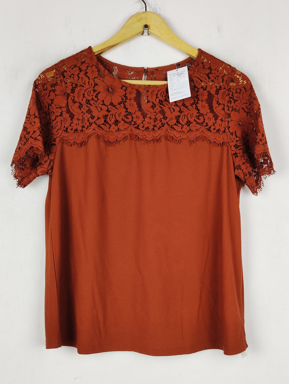 Buy online pre-used pre-loved 100% authentic & Original branded Unknown Brand (SWT-8885) available in Pakistan. Top international brands avilable.