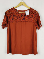 Buy online pre-used pre-loved 100% authentic & Original branded Unknown Brand (SWT-8885) available in Pakistan. Top international brands avilable.