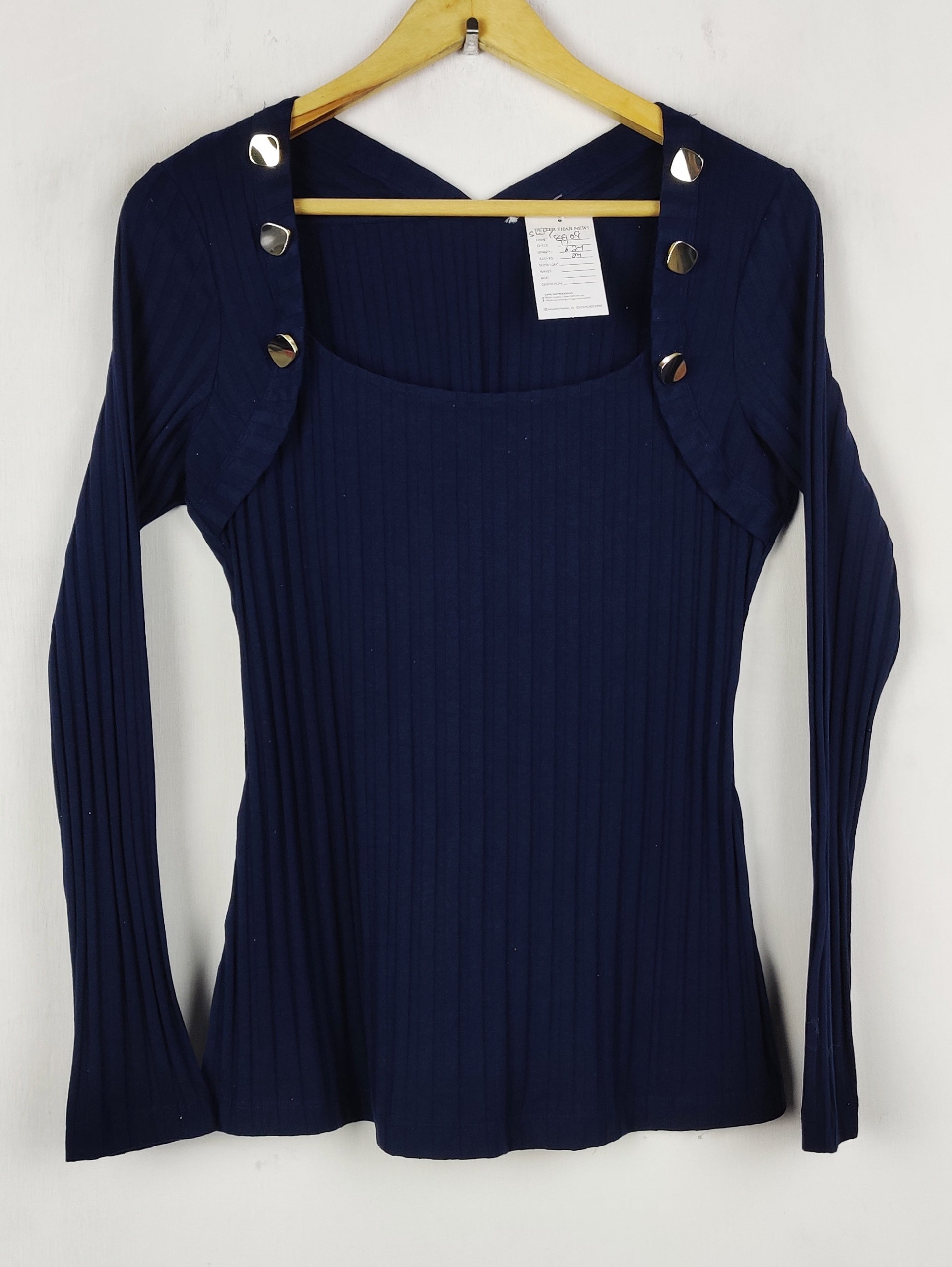 Buy online pre-used pre-loved 100% authentic & Original branded Unknown Brand (SWT-8909) available in Pakistan. Top international brands avilable.