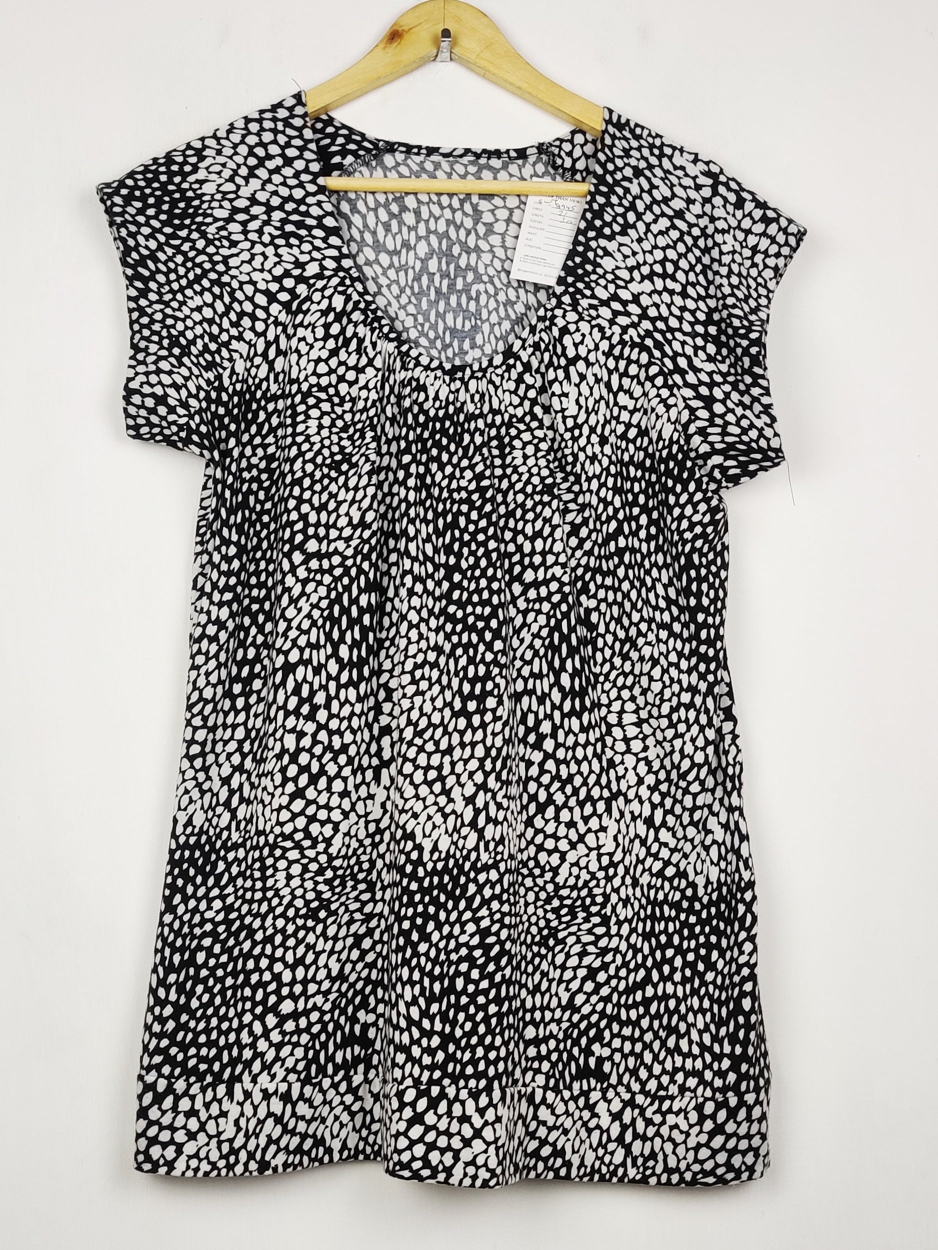 Buy online pre-used pre-loved 100% authentic & Original branded Unknown Brand (SWT-8945) available in Pakistan. Top international brands avilable.