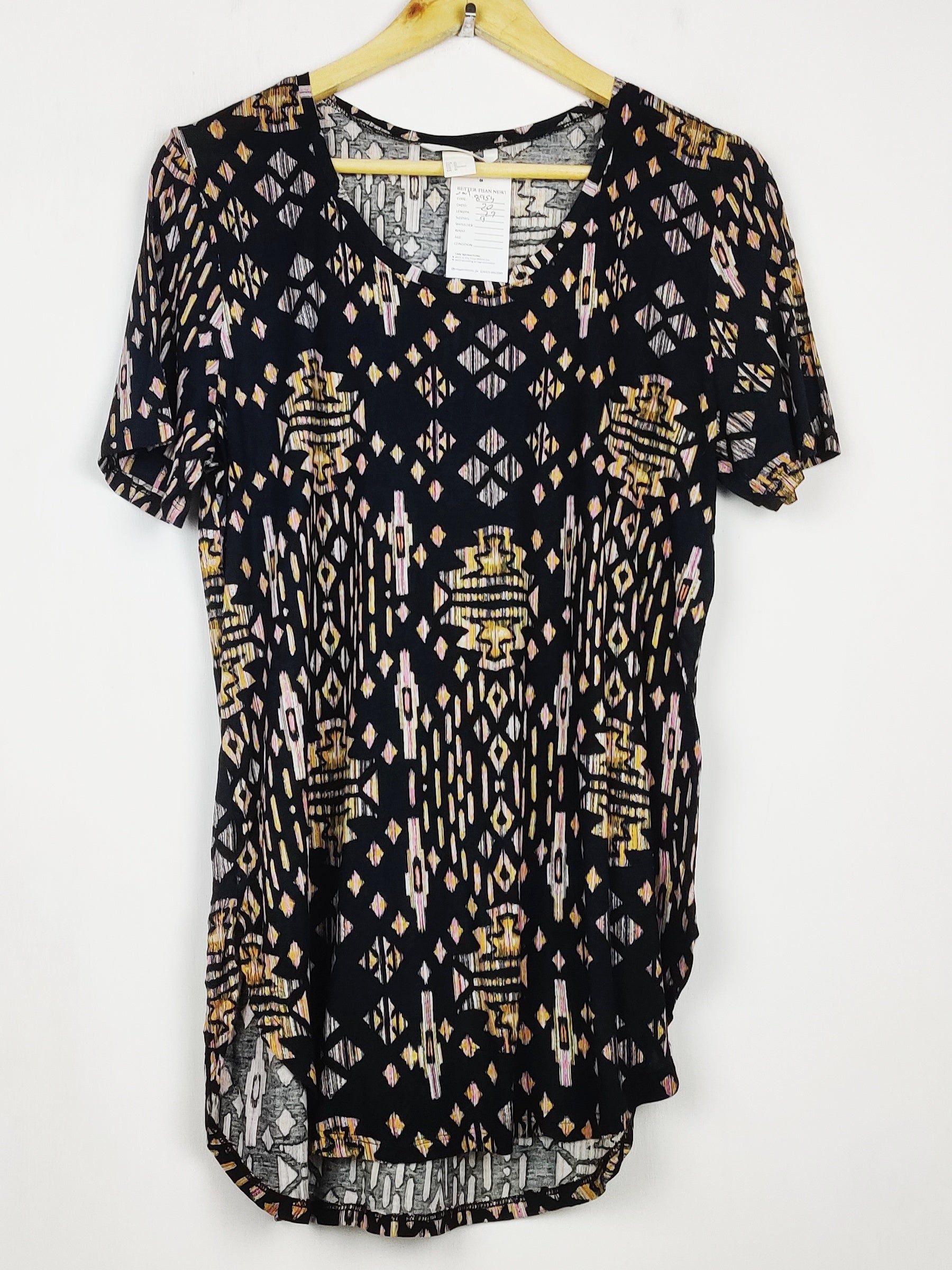 Buy online pre-used pre-loved 100% authentic & Original branded H&M (SWT-8954) available in Pakistan. Top international brands avilable.