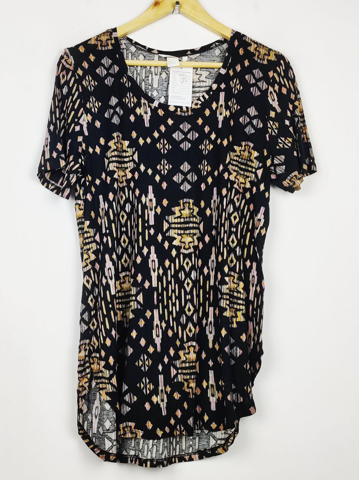 Buy online pre-used pre-loved 100% authentic & Original branded H&M (SWT-8954) available in Pakistan. Top international brands avilable.