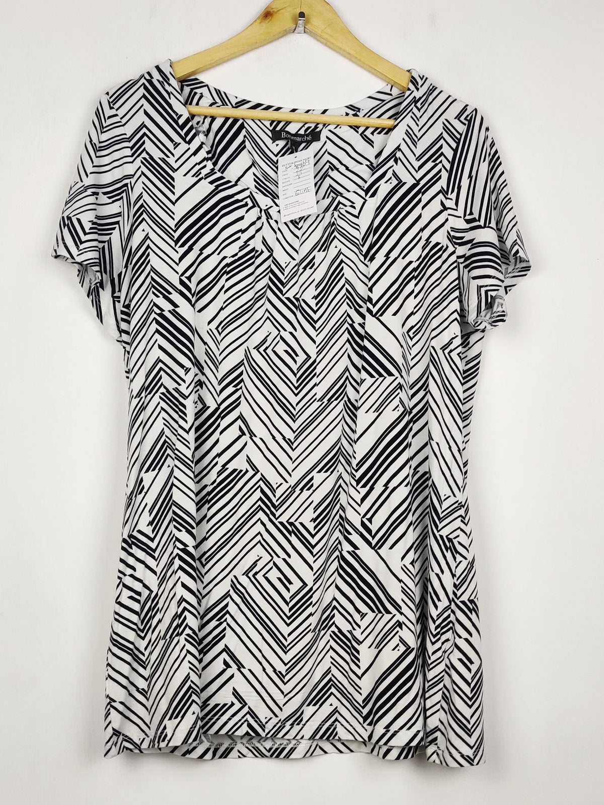 Buy online pre-used pre-loved 100% authentic & Original branded Bonmarche (SWT-8969) available in Pakistan. Top international brands avilable.