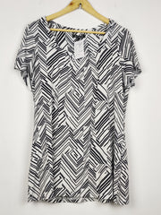 Buy online pre-used pre-loved 100% authentic & Original branded Bonmarche (SWT-8969) available in Pakistan. Top international brands avilable.