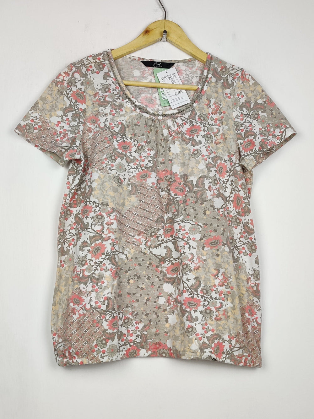 Buy online pre-used pre-loved 100% authentic & Original branded Bm Casual (SWT-8970) available in Pakistan. Top international brands avilable.