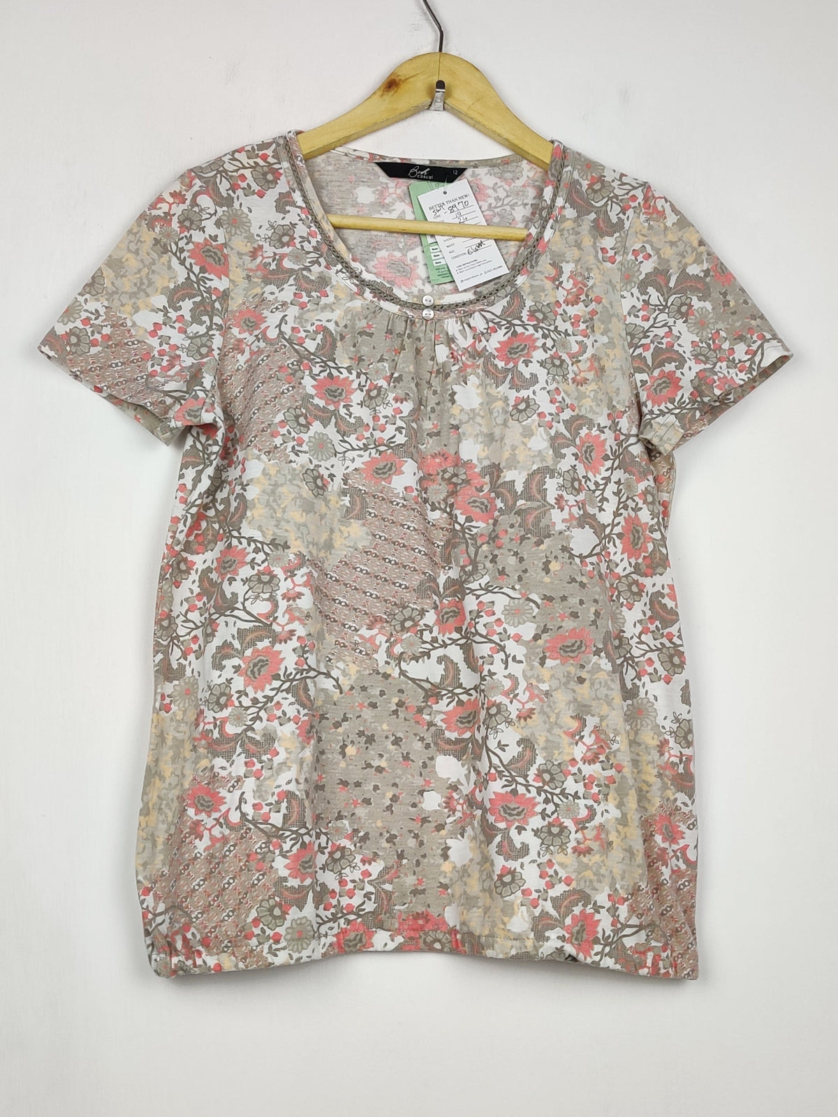 Buy online pre-used pre-loved 100% authentic & Original branded Bm Casual (SWT-8970) available in Pakistan. Top international brands avilable.