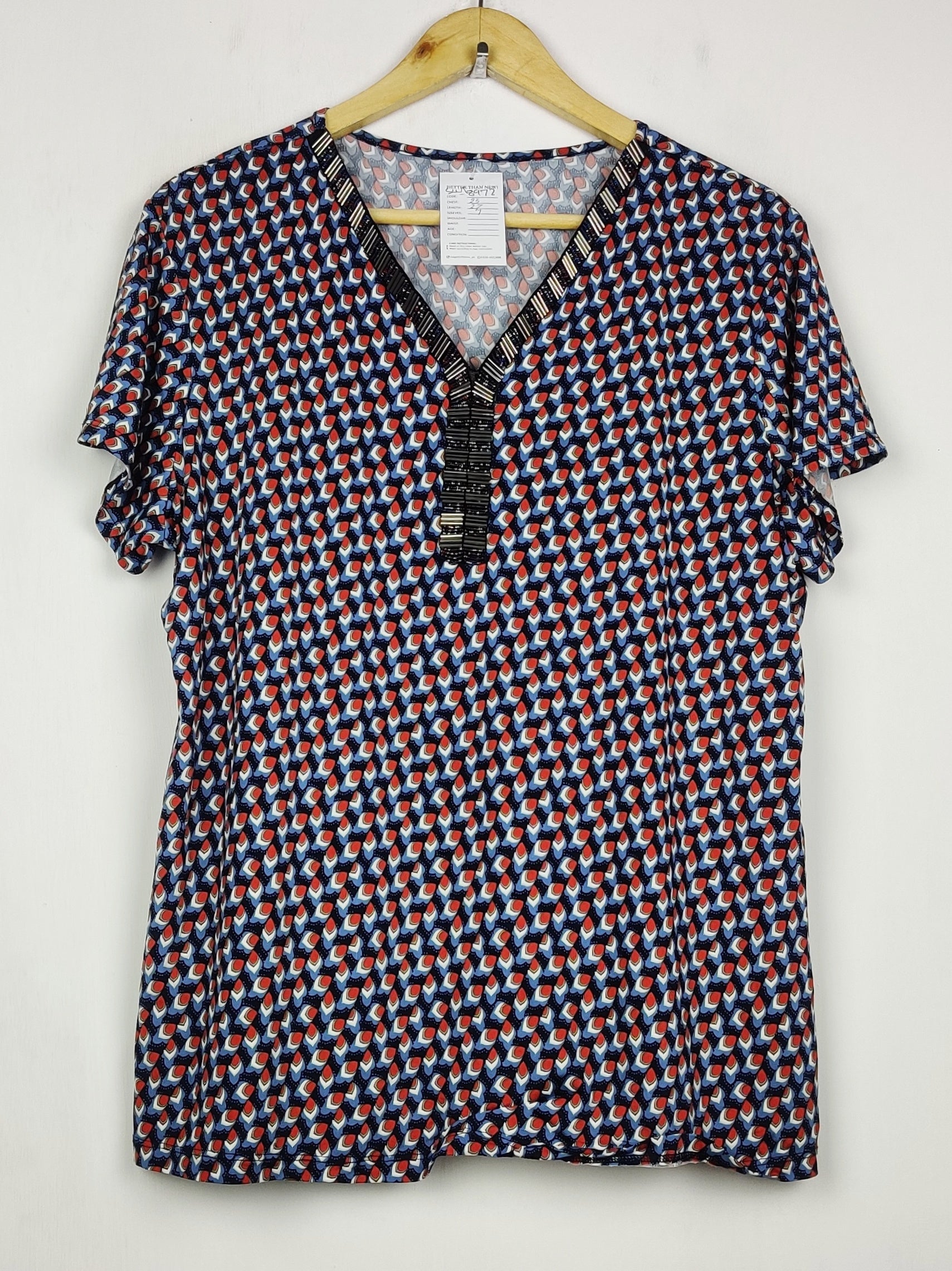 Buy online pre-used pre-loved 100% authentic & Original branded Unknown Brand (SWT-8972) available in Pakistan. Top international brands avilable.