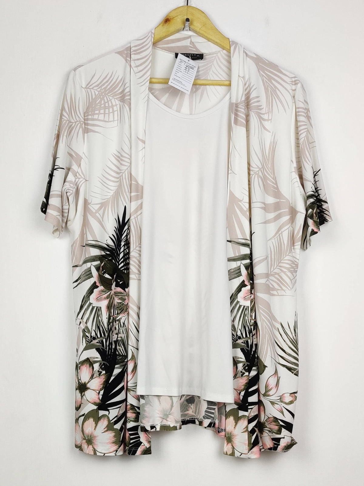 Buy online pre-used pre-loved 100% authentic & Original branded Forever 21 (SWT-8988) available in Pakistan. Top international brands avilable.
