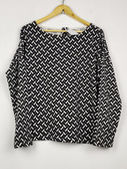 Buy online pre-used pre-loved 100% authentic & Original branded Unknown Brand (SWT-8991) available in Pakistan. Top international brands avilable.