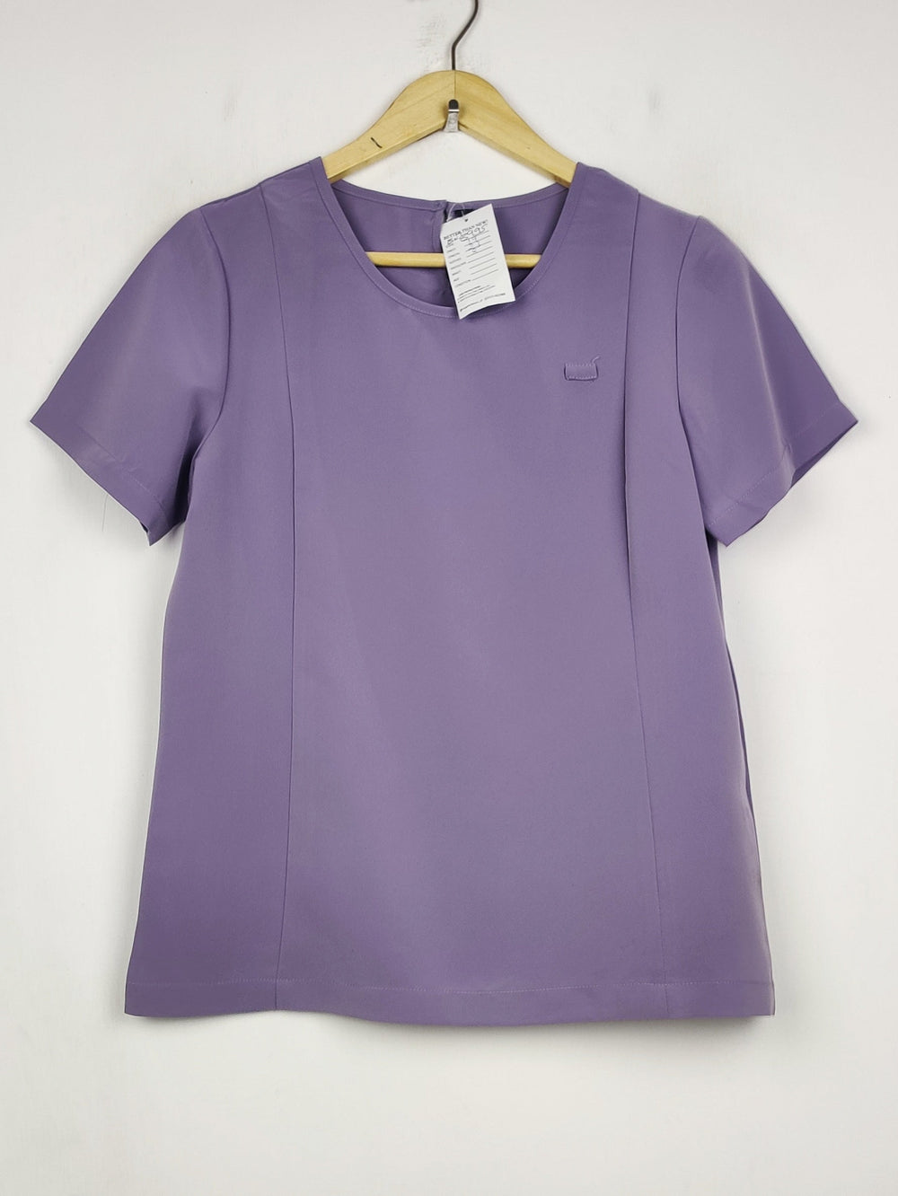 Buy online pre-used pre-loved 100% authentic & Original branded Unknown Brand (SWT-8995) available in Pakistan. Top international brands avilable.