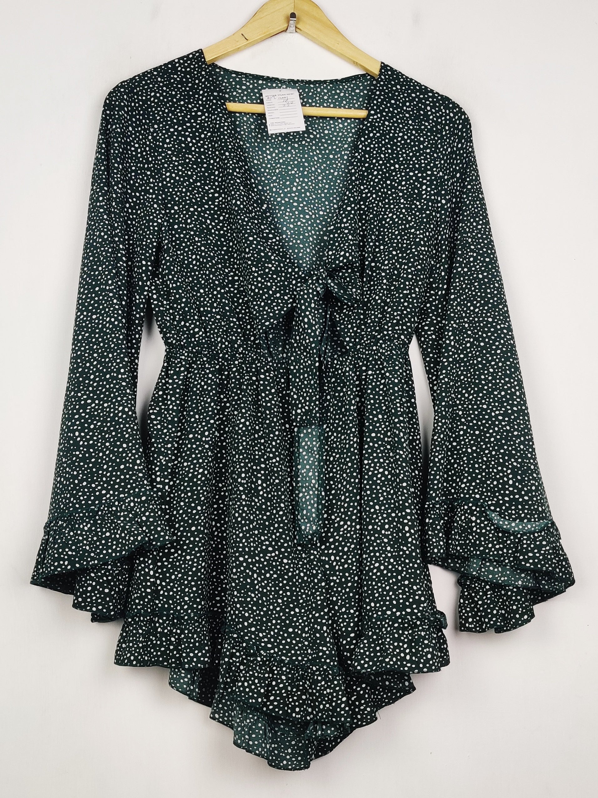 Buy online pre-used pre-loved 100% authentic & Original branded Unknown Brand (SWT-9001) available in Pakistan. Top international brands avilable.