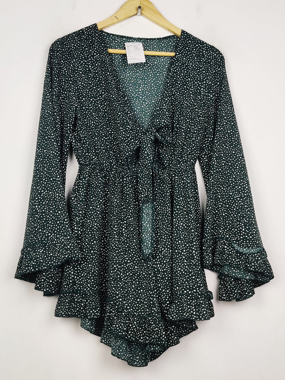 Buy online pre-used pre-loved 100% authentic & Original branded Unknown Brand (SWT-9001) available in Pakistan. Top international brands avilable.