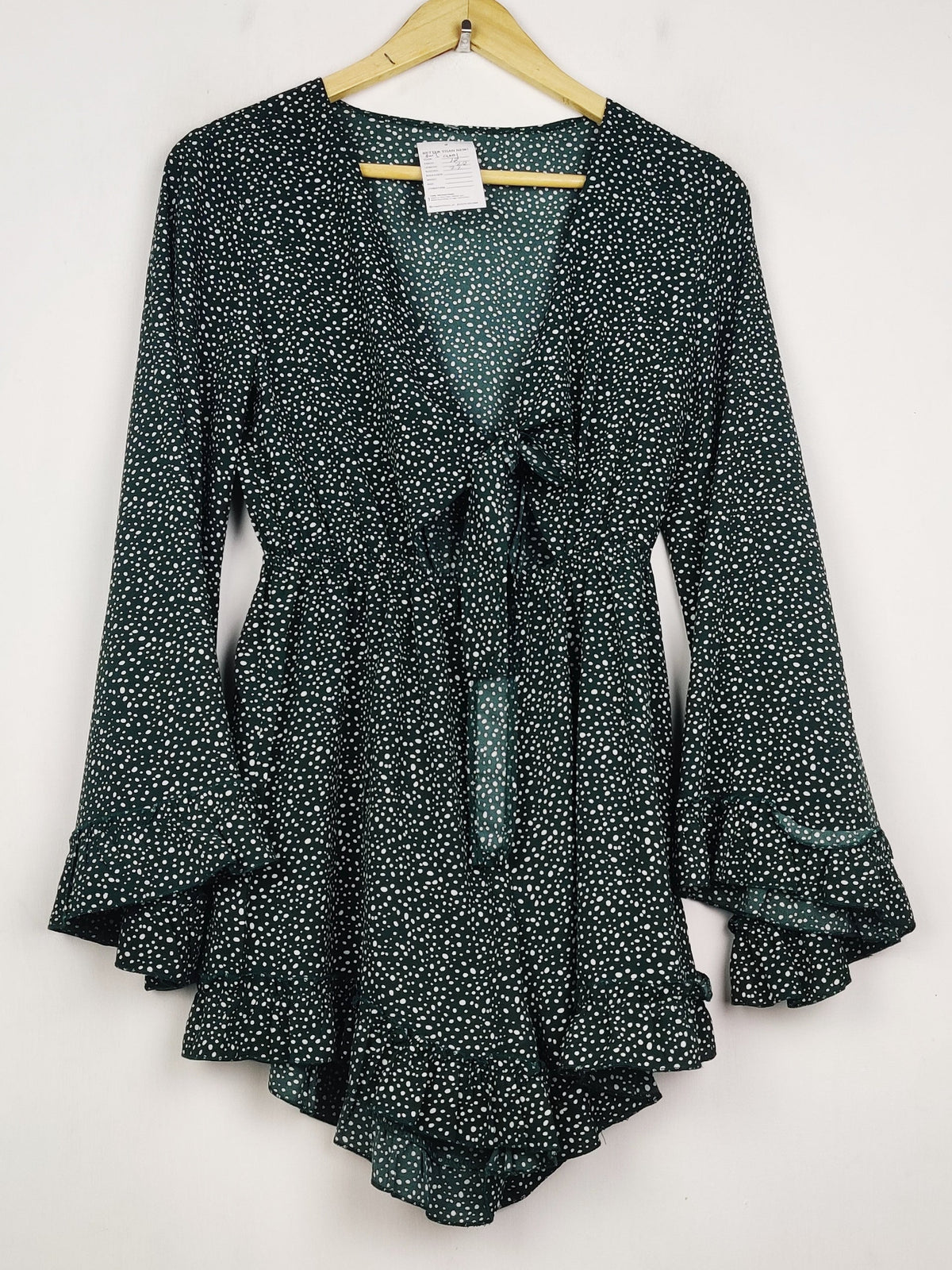 Buy online pre-used pre-loved 100% authentic & Original branded Unknown Brand (SWT-9001) available in Pakistan. Top international brands avilable.