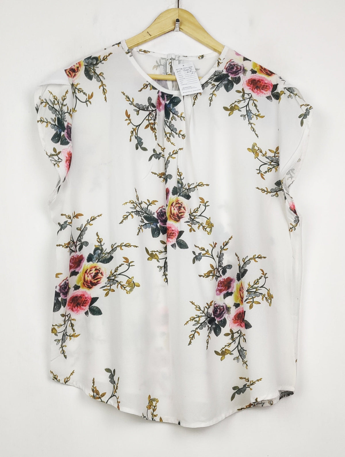 Buy online pre-used pre-loved 100% authentic & Original branded Unknown Brand (SWT-9009) available in Pakistan. Top international brands avilable.