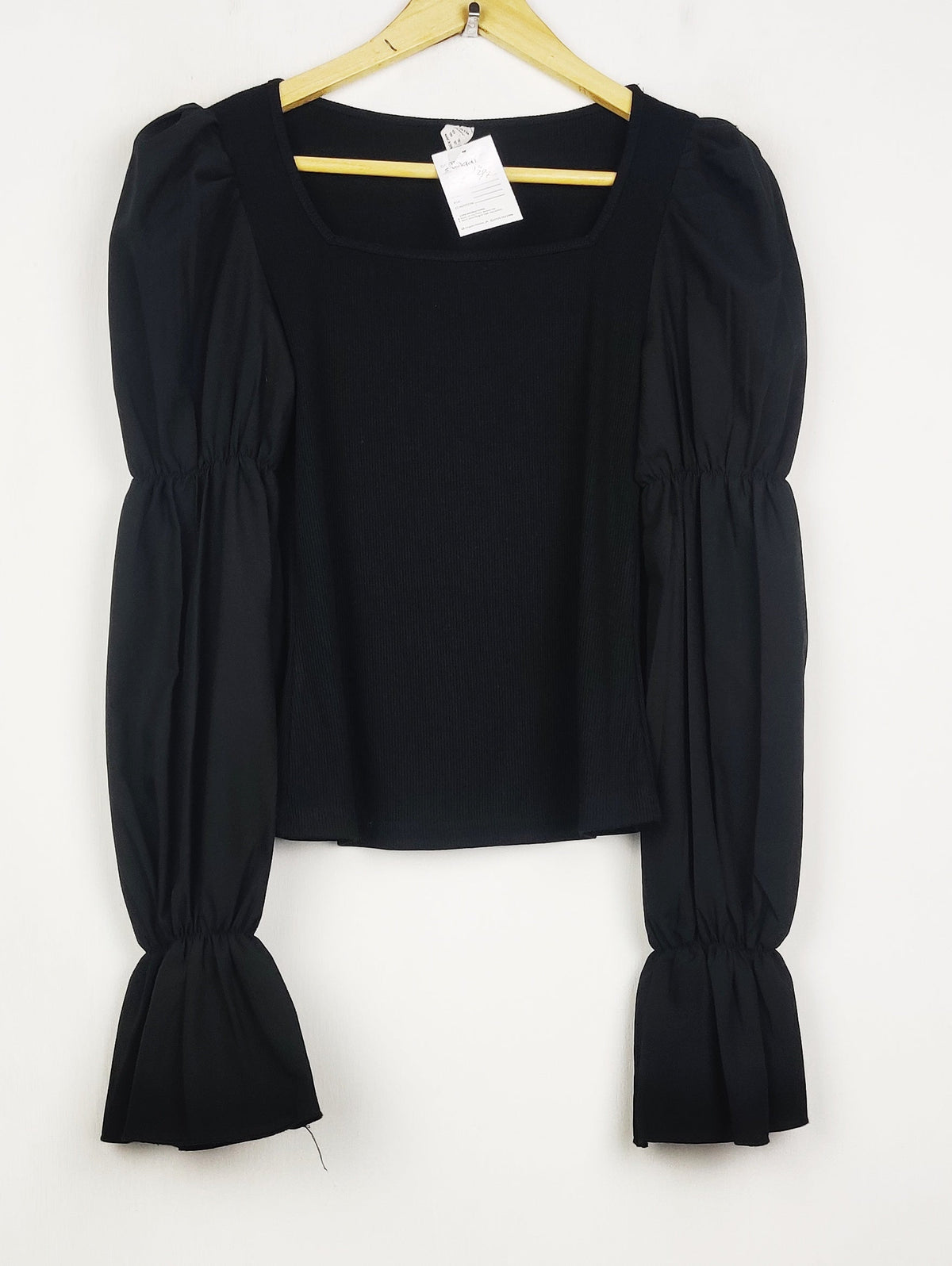 Buy online pre-used pre-loved 100% authentic & Original branded Shein (SWT-9011) available in Pakistan. Top international brands avilable.