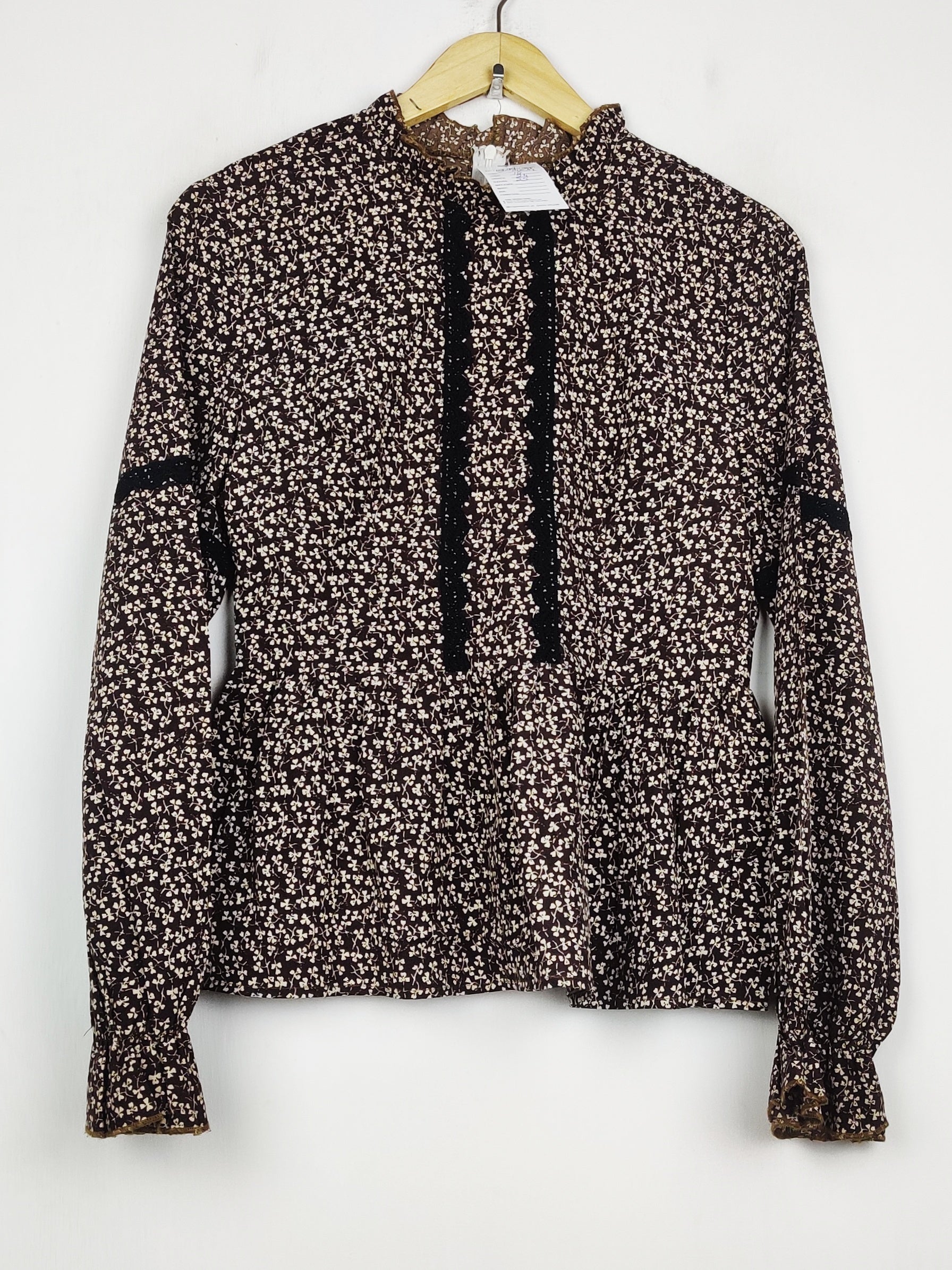 Buy online pre-used pre-loved 100% authentic & Original branded Unknown Brand (SWT-9031) available in Pakistan. Top international brands avilable.