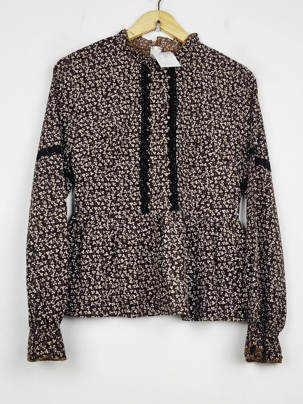 Buy online pre-used pre-loved 100% authentic & Original branded Unknown Brand (SWT-9031) available in Pakistan. Top international brands avilable.