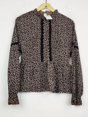 Buy online pre-used pre-loved 100% authentic & Original branded Unknown Brand (SWT-9031) available in Pakistan. Top international brands avilable.