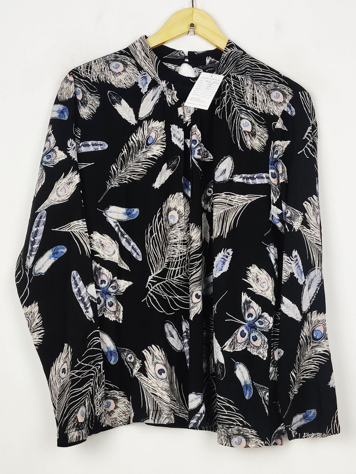Buy online pre-used pre-loved 100% authentic & Original branded House Of Soul (SWT-9033) available in Pakistan. Top international brands avilable.
