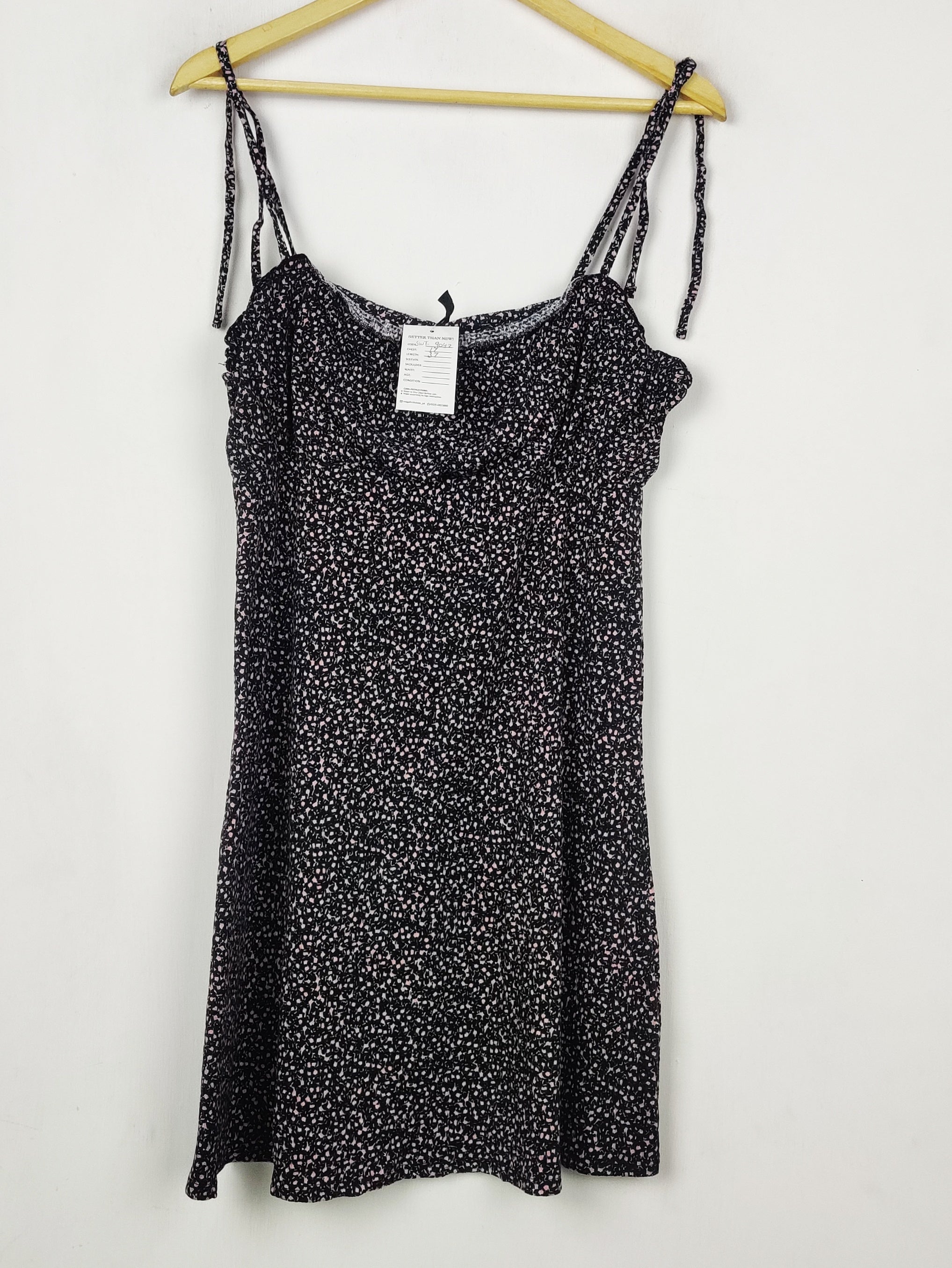 Buy online pre-used pre-loved 100% authentic & Original branded H&M (SWT-9042) available in Pakistan. Top international brands avilable.