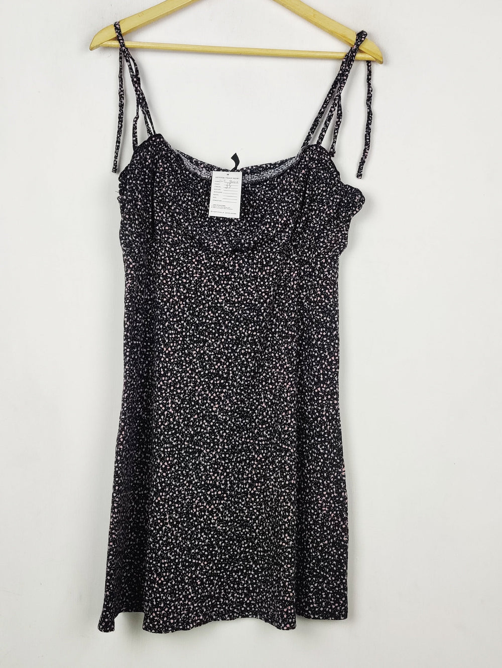 Buy online pre-used pre-loved 100% authentic & Original branded H&M (SWT-9042) available in Pakistan. Top international brands avilable.