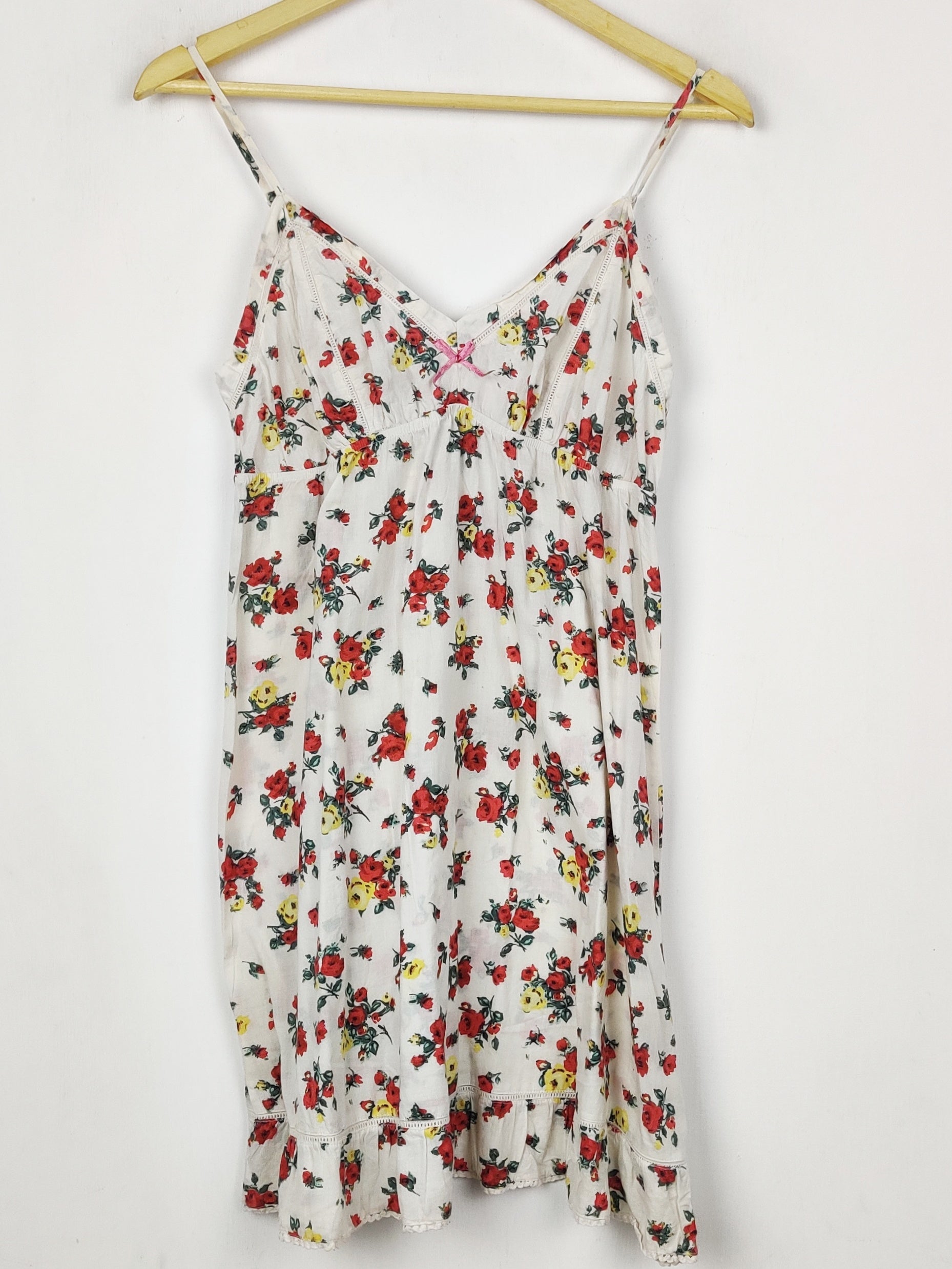 Buy online pre-used pre-loved 100% authentic & Original branded Limited Collection (SWT-9046) available in Pakistan. Top international brands avilable.