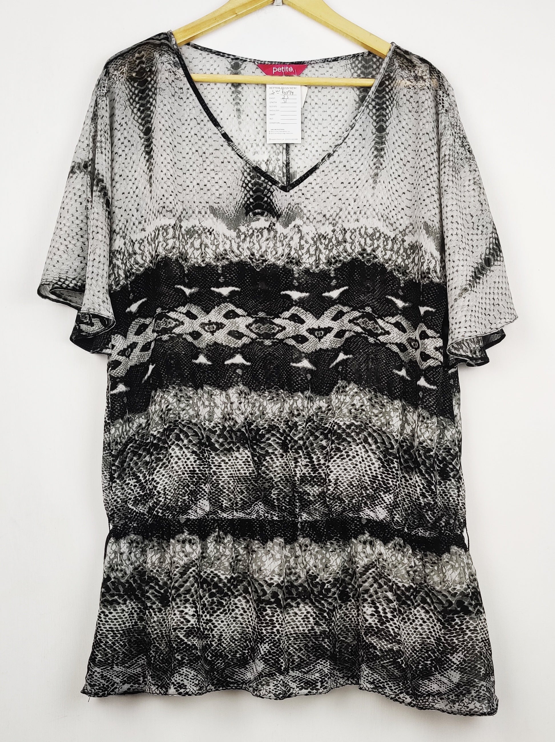Buy online pre-used pre-loved 100% authentic & Original branded Petite (SWT-9074) available in Pakistan. Top international brands avilable.