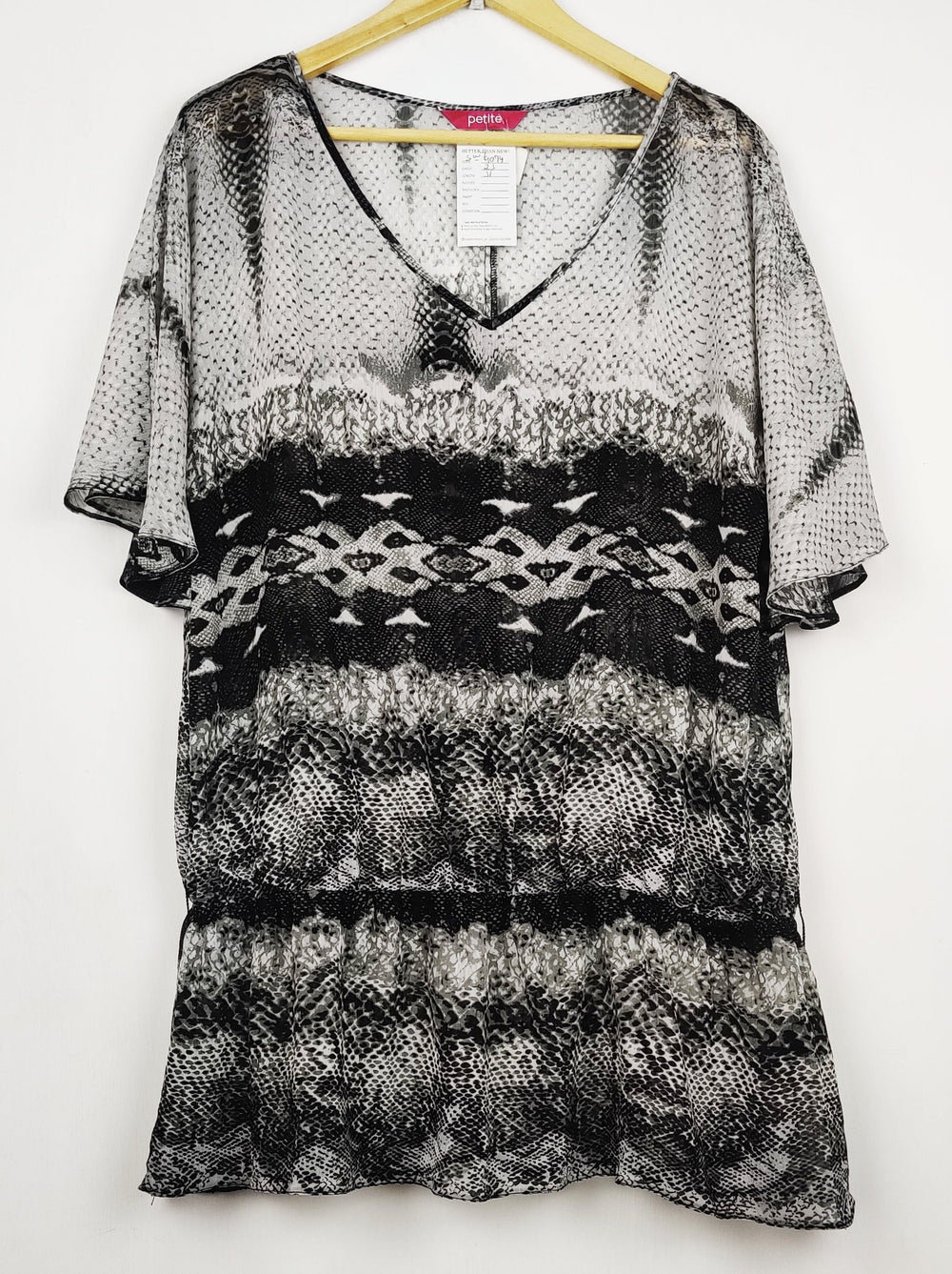Buy online pre-used pre-loved 100% authentic & Original branded Petite (SWT-9074) available in Pakistan. Top international brands avilable.