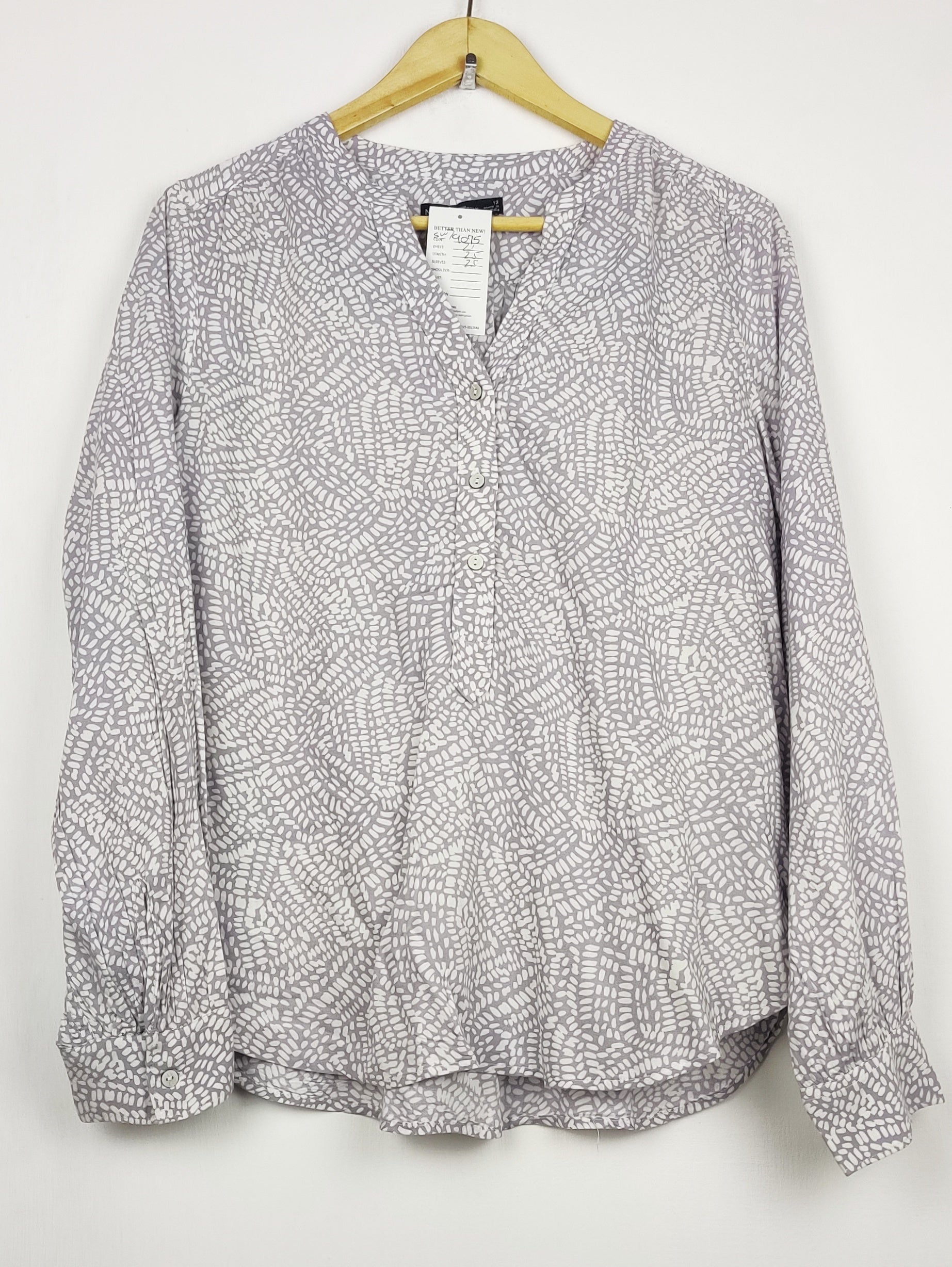 Buy online pre-used pre-loved 100% authentic & Original branded Marks & Spencer (SWT-9075) available in Pakistan. Top international brands avilable.