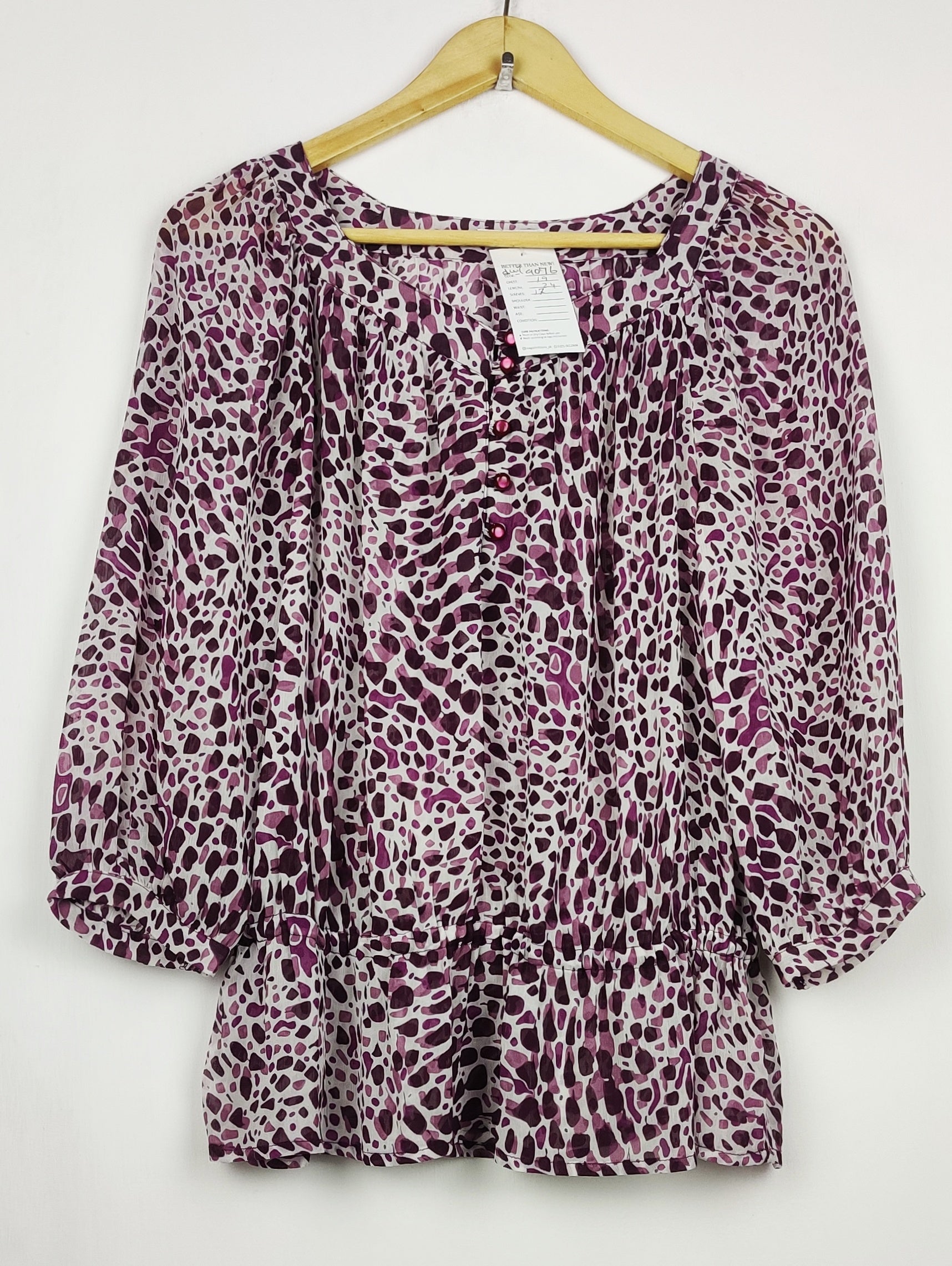 Buy online pre-used pre-loved 100% authentic & Original branded H&M (SWT-9076) available in Pakistan. Top international brands avilable.