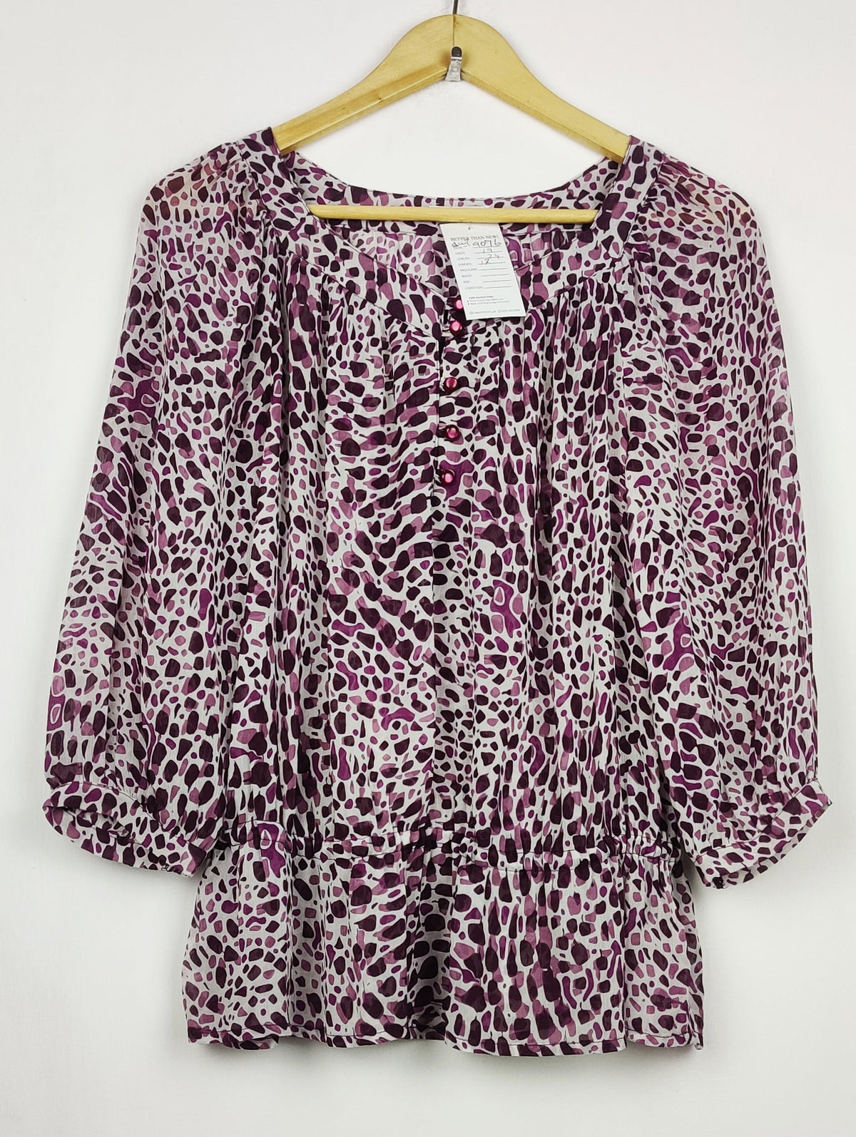 Buy online pre-used pre-loved 100% authentic & Original branded H&M (SWT-9076) available in Pakistan. Top international brands avilable.