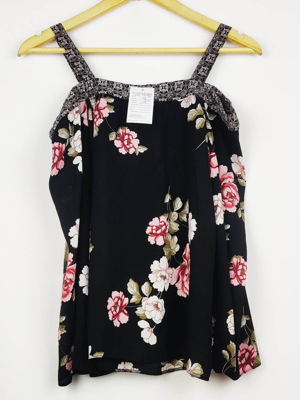 Buy online pre-used pre-loved 100% authentic & Original branded Dorothy Perkins (SWT-9083) available in Pakistan. Top international brands avilable.