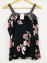 Buy online pre-used pre-loved 100% authentic & Original branded Dorothy Perkins (SWT-9083) available in Pakistan. Top international brands avilable.