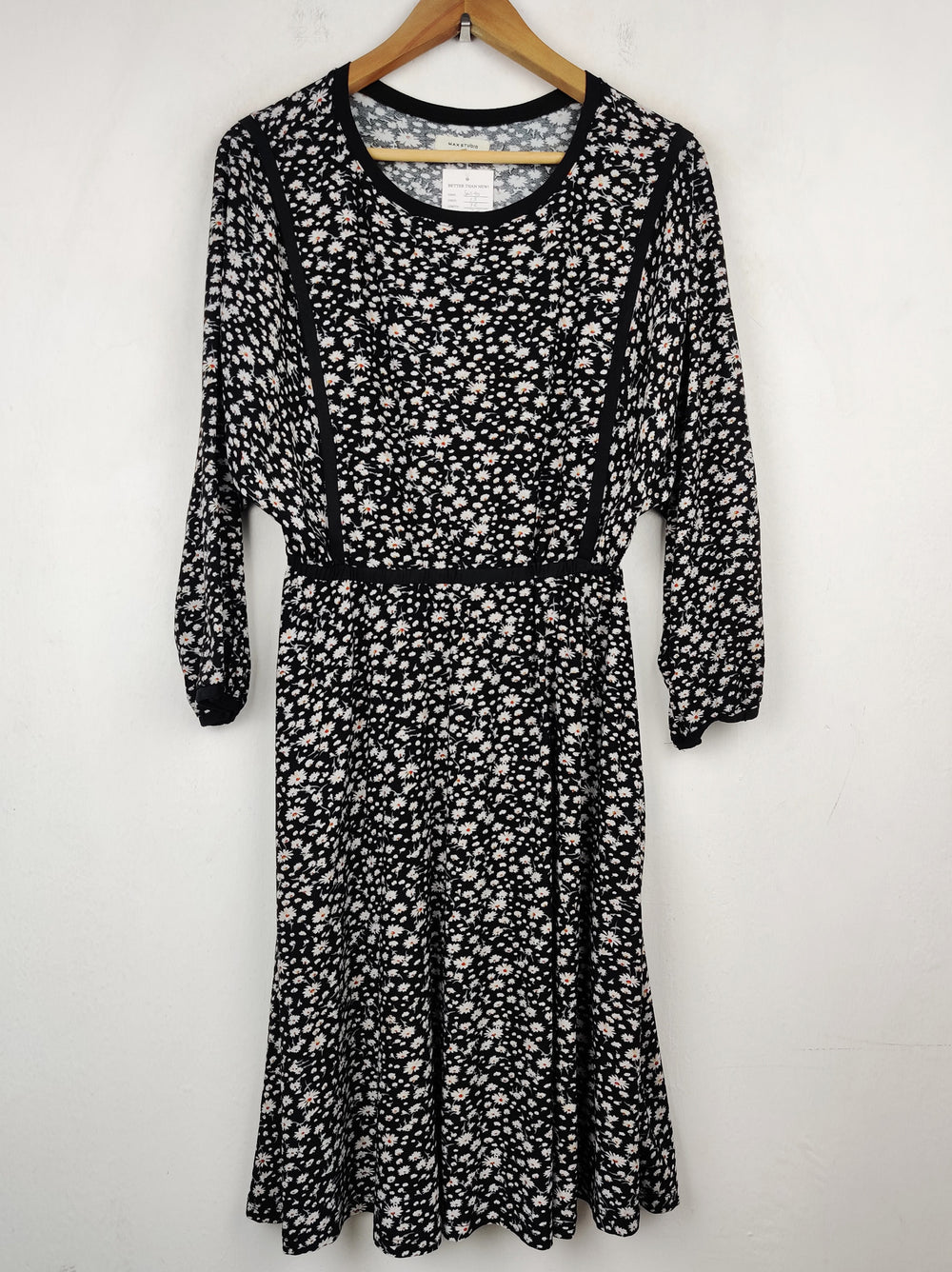 Buy online pre-used pre-loved 100% authentic & Original branded Max Studio (SWT-90) available in Pakistan. Top international brands avilable.