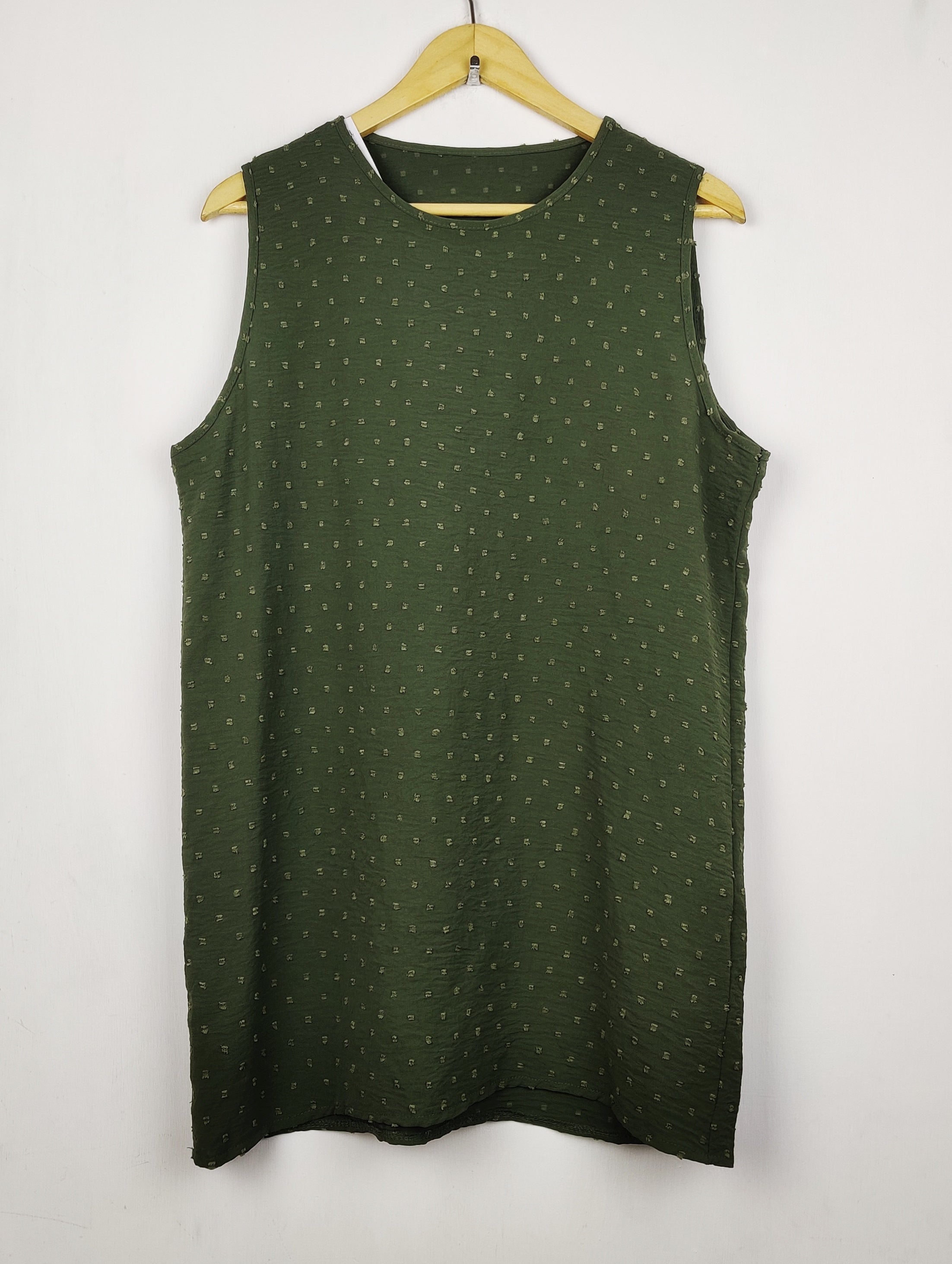 Buy online pre-used pre-loved 100% authentic & Original branded Unknown Brand (SWT-9101) available in Pakistan. Top international brands avilable.