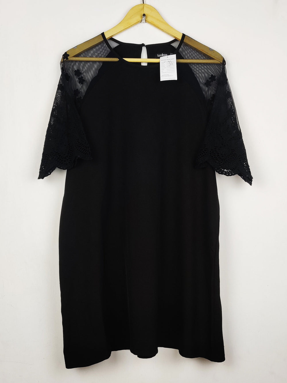 Buy online pre-used pre-loved 100% authentic & Original branded Unknown Brand (SWT-9104) available in Pakistan. Top international brands avilable.