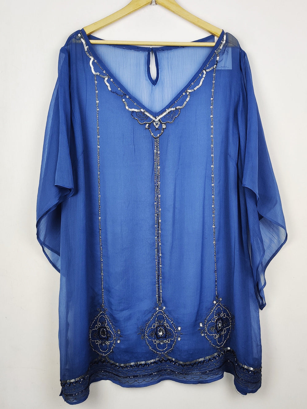 Buy online pre-used pre-loved 100% authentic & Original branded Unknown Brand (SWT-9131) available in Pakistan. Top international brands avilable.