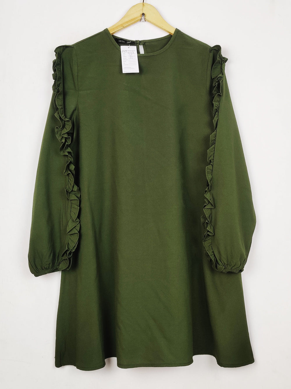 Buy online pre-used pre-loved 100% authentic & Original branded Tavin (SWT-9153) available in Pakistan. Top international brands avilable.