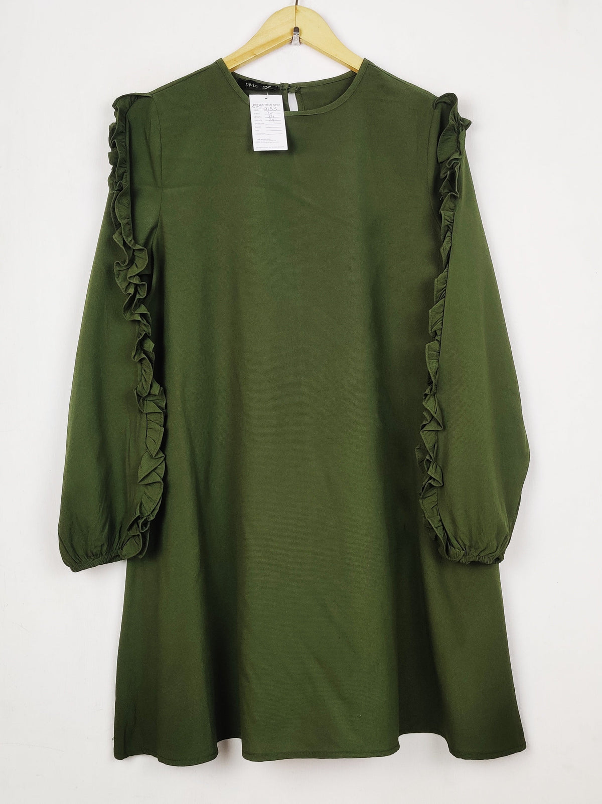 Buy online pre-used pre-loved 100% authentic & Original branded Tavin (SWT-9153) available in Pakistan. Top international brands avilable.