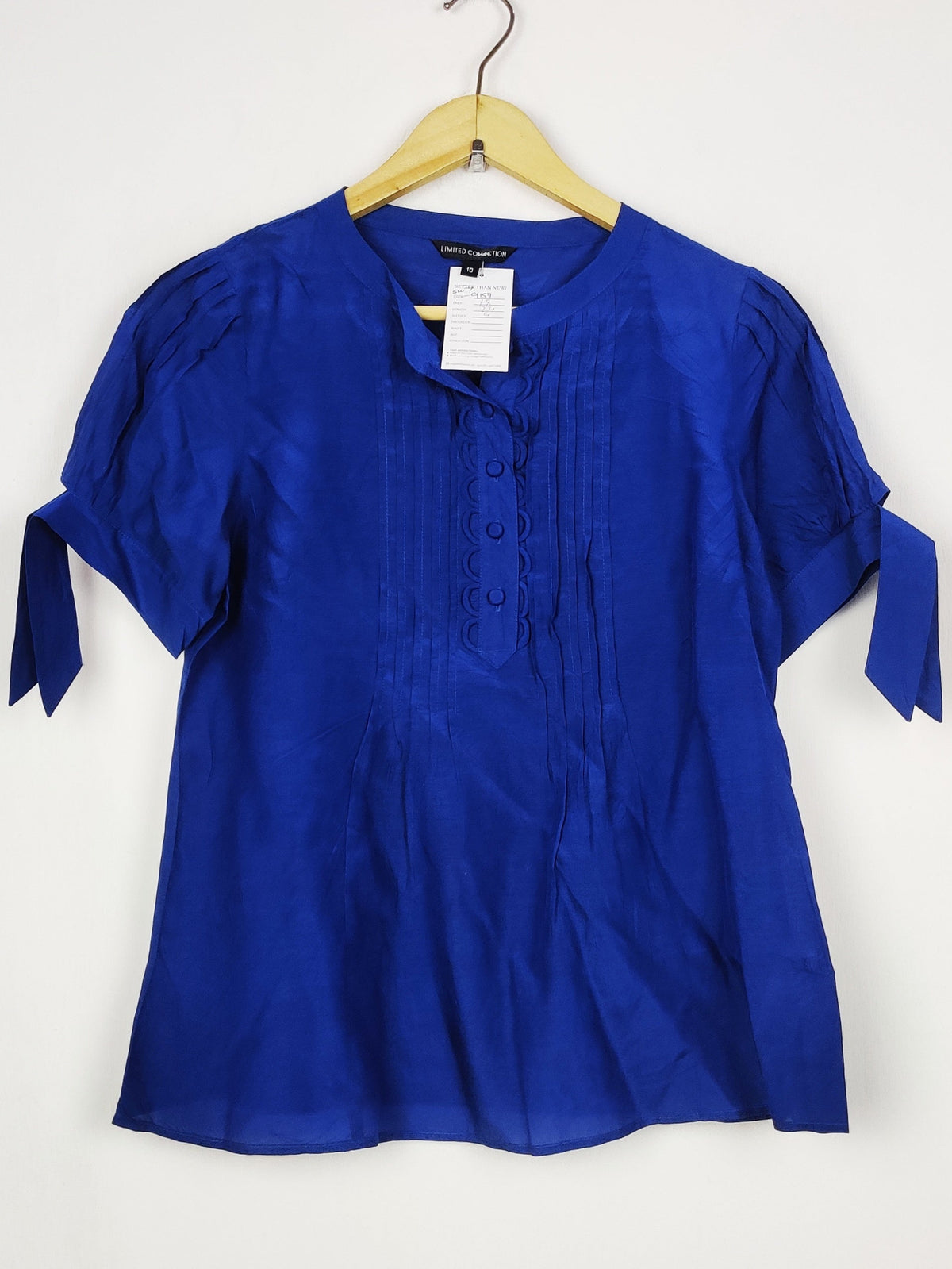 Buy online pre-used pre-loved 100% authentic & Original branded Limited Collection (SWT-9157) available in Pakistan. Top international brands avilable.
