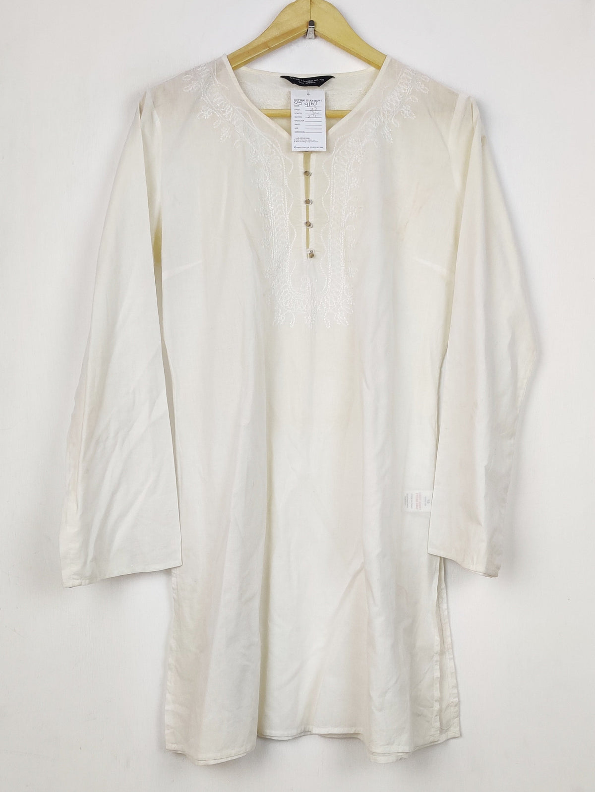 Buy online pre-used pre-loved 100% authentic & Original branded Dorothy Perkins (SWT-9163) available in Pakistan. Top international brands avilable.